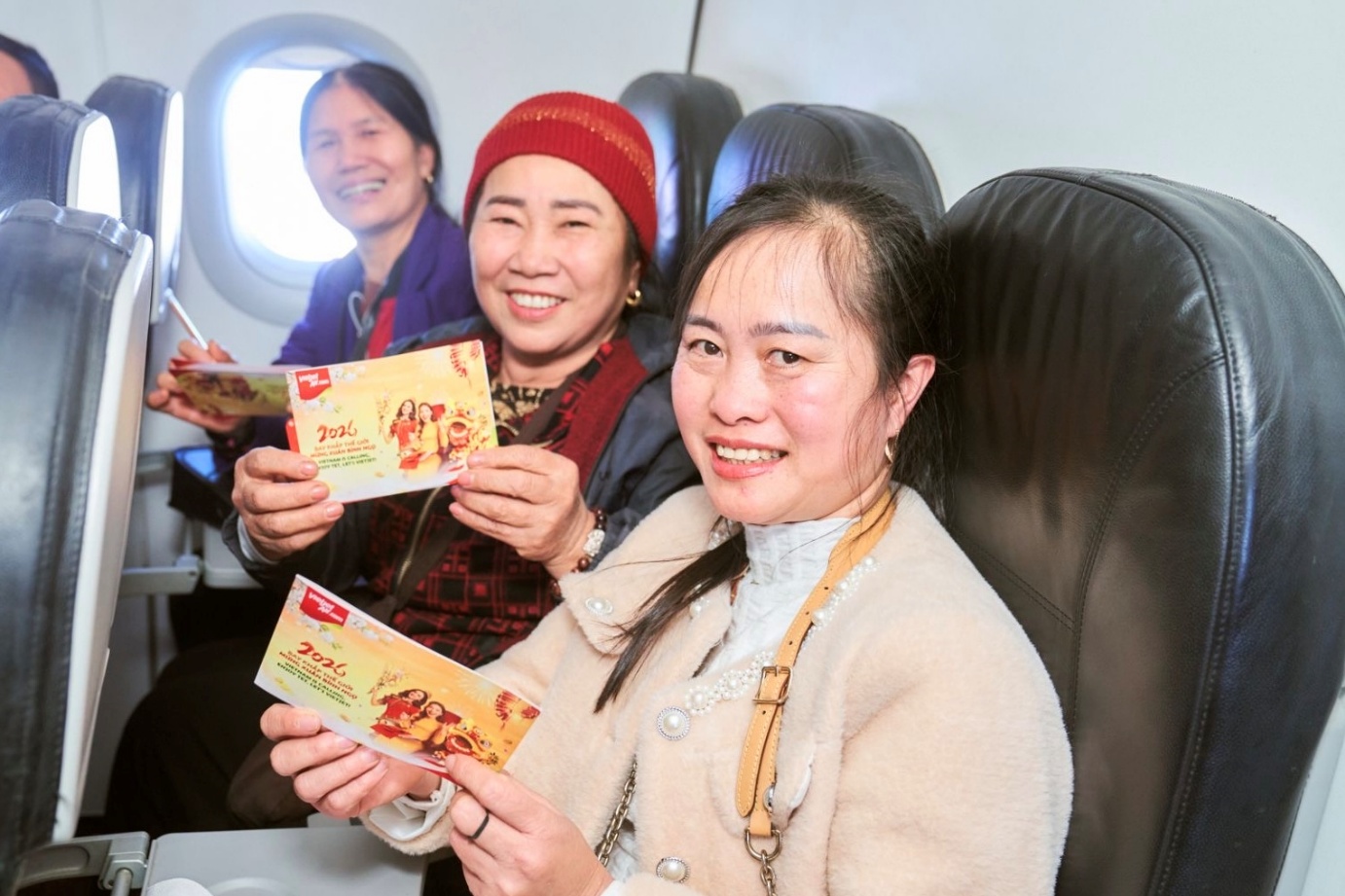 Trải nghiệm kh&ocirc;ng kh&iacute; lễ hội rộn r&agrave;ng tr&ecirc;n những chuyến bay Vietjet- Ảnh 9.