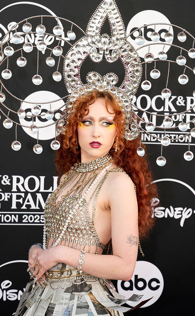 Thảm đỏ Grammy xuất hiện v&aacute;y khoe th&acirc;n phản cảm, nản nhất l&agrave; c&aacute;ch che v&ograve;ng 1 qu&aacute; lố lăng- Ảnh 7.