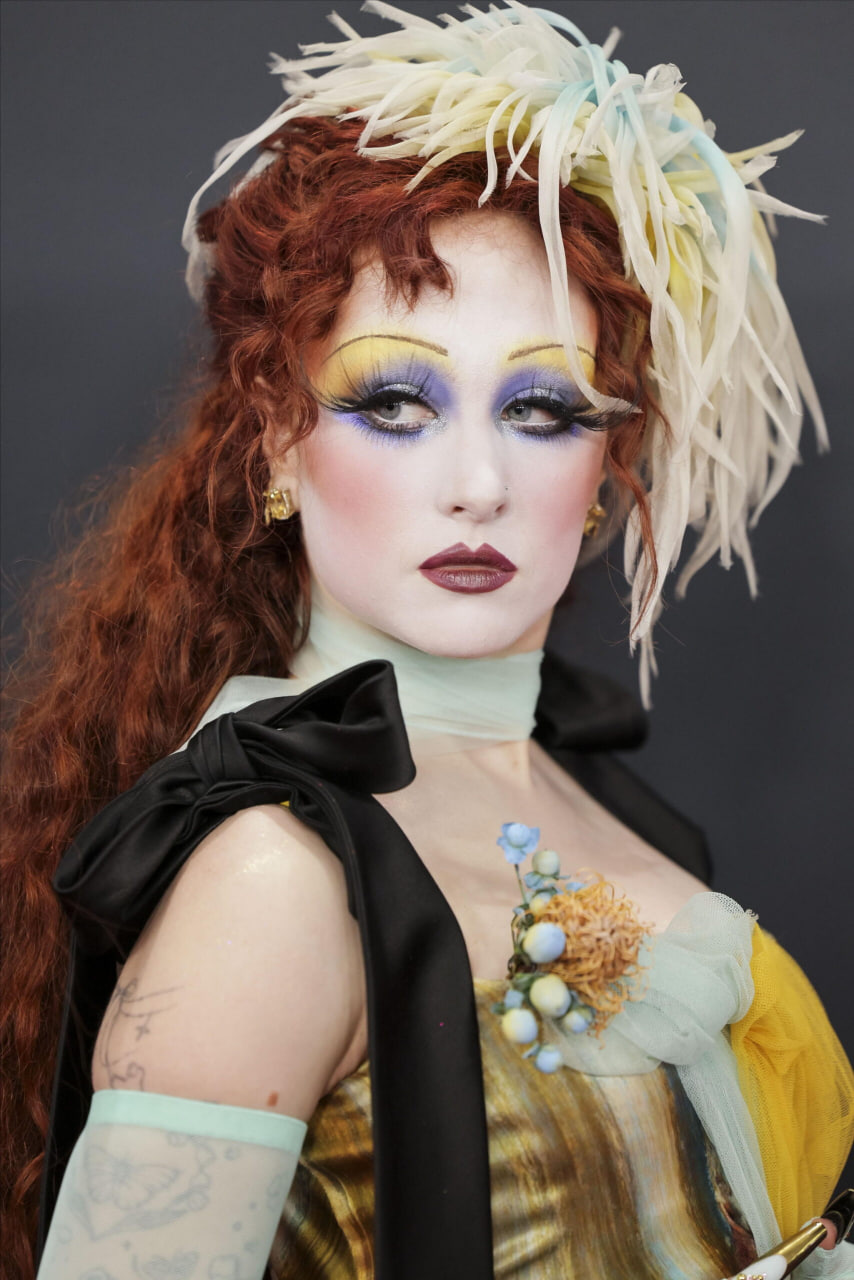 Thảm đỏ Grammy xuất hiện v&aacute;y khoe th&acirc;n phản cảm, nản nhất l&agrave; c&aacute;ch che v&ograve;ng 1 qu&aacute; lố lăng- Ảnh 6.