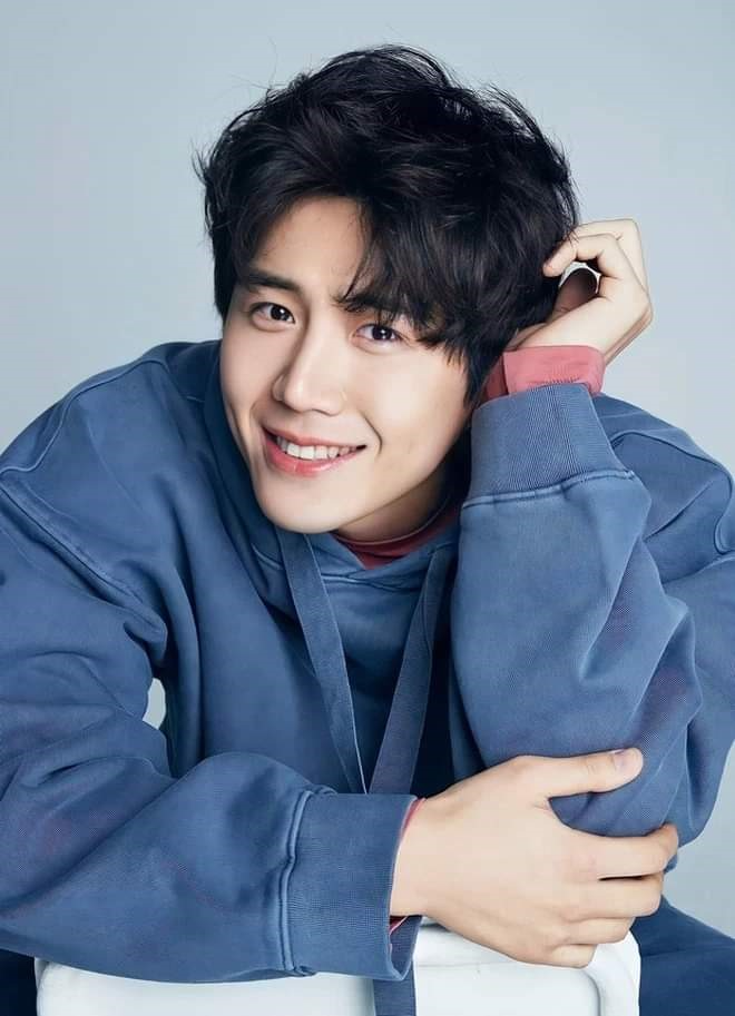 "Nam thần m&aacute; l&uacute;m" Kim Seon Ho l&acirc;m cảnh bị tẩy chay dữ dội- Ảnh 3.