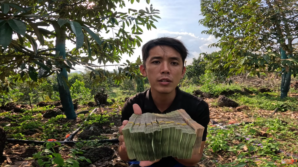 Sang Vlog công bố tiền thưởng Tết cho các thành viên trong team gây bất ngờ lớn- Ảnh 2. Sang Vlog công bố tiền thưởng Tết cho các thành viên trong team gây bất ngờ lớn- Ảnh 2.