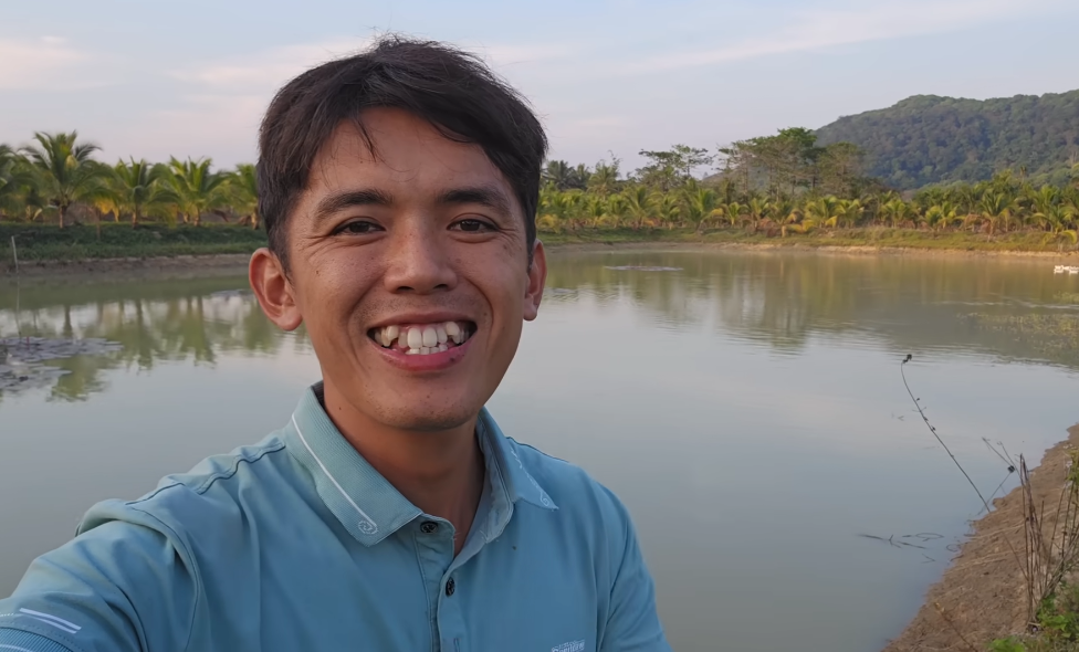 Sang Vlog công bố tiền thưởng Tết cho các thành viên trong team gây bất ngờ lớn- Ảnh 1. Sang Vlog công bố tiền thưởng Tết cho các thành viên trong team gây bất ngờ lớn- Ảnh 1.