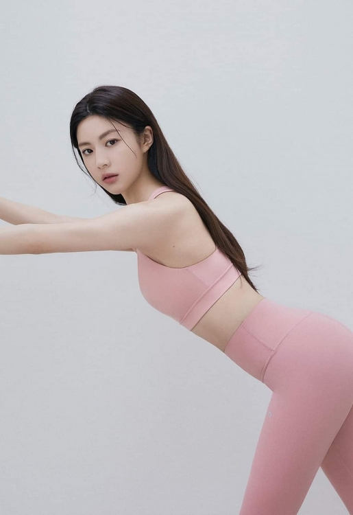 Người tình của Kim Seon Ho dáng thon, cổ thiên nga nhờ nguyên tắc giữ dáng đơn giản- Ảnh 3.