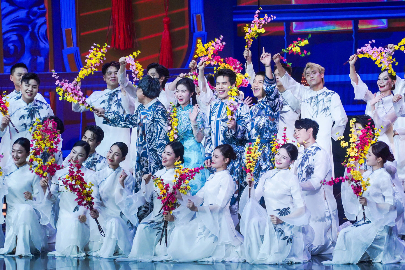 NSƯT Hoài Linh nói thẳng chuyện cát-xê, giải nghệ ở tuổi 56- Ảnh 10.