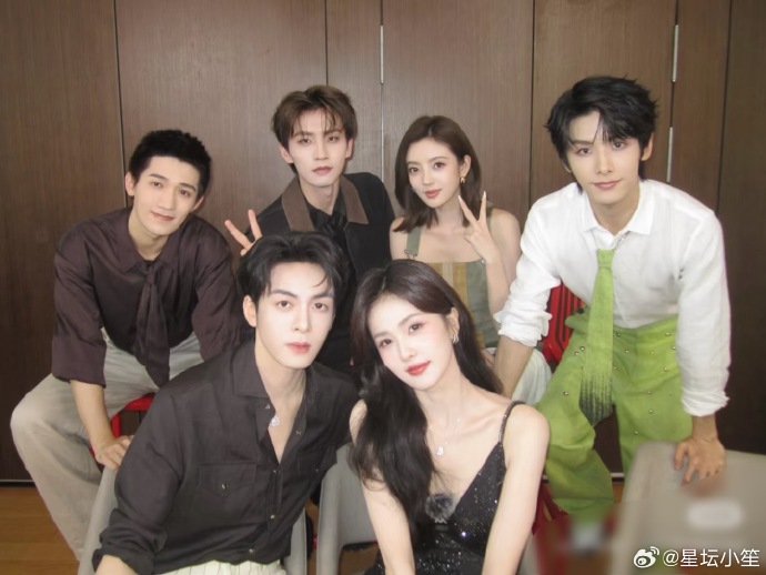 Bắt gặp cặp diễn vi&ecirc;n hot nhất năm 2025 