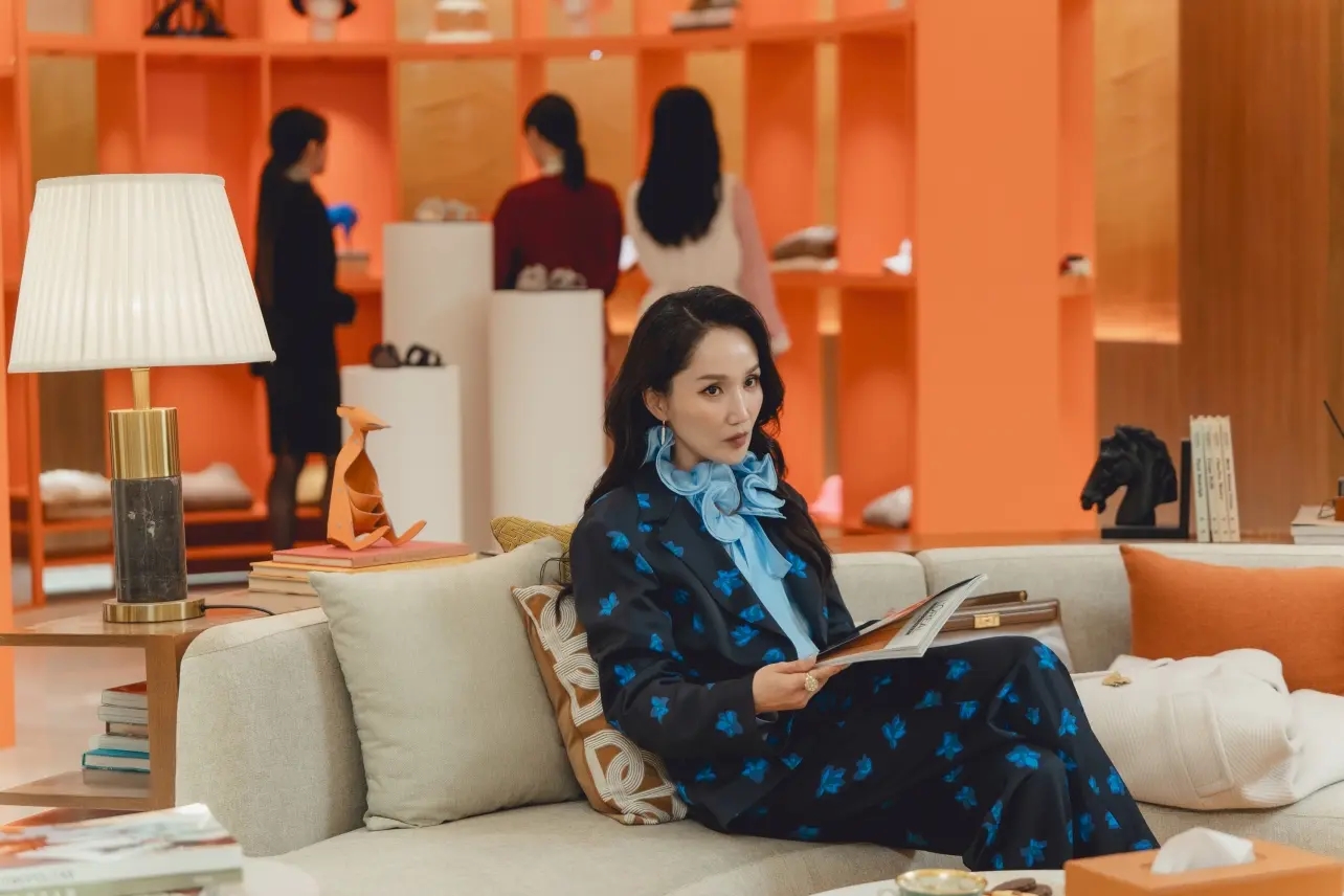 Quy luật ngầm của sale b&aacute;n h&agrave;ng xa xỉ - kh&ocirc;ng cần b&aacute;n vẫn c&oacute; người mua: The Art of Sarah "b&oacute;c sạch"- Ảnh 2.