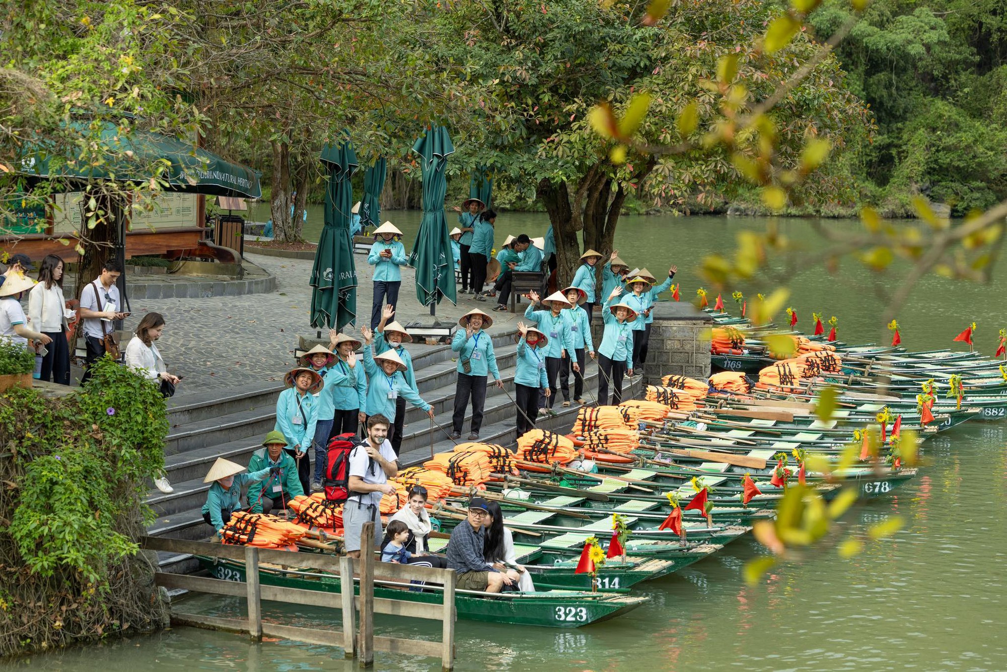 Di sản Tr&agrave;ng An (Ninh B&igrave;nh) ra th&ocirc;ng b&aacute;o khẩn giữa m&ugrave;ng 4 Tết- Ảnh 1.