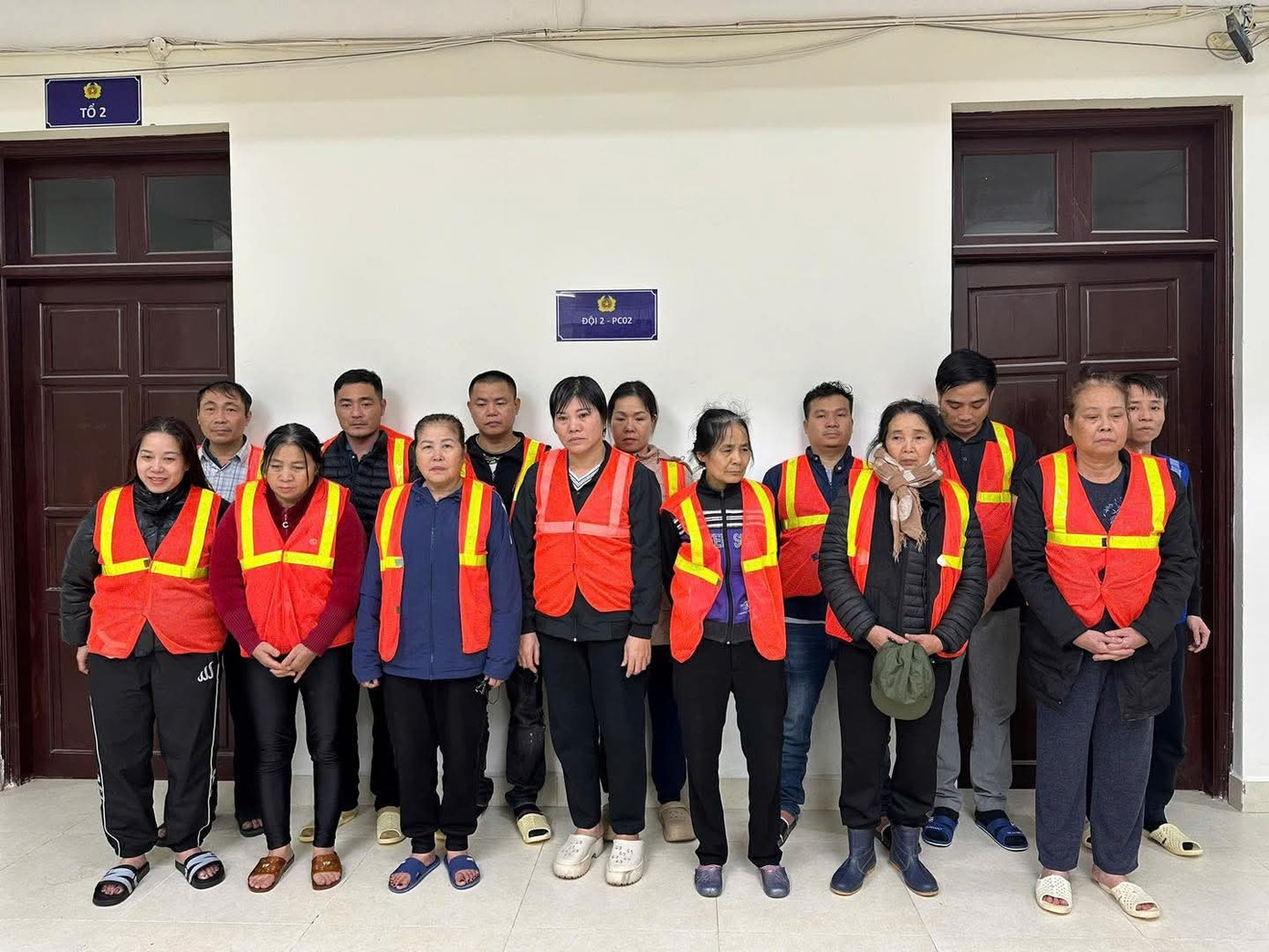 C&ocirc;ng an H&agrave; Nội triệt ph&aacute; sới bạc tr&ecirc;n thuyền neo giữa s&ocirc;ng Hồng- Ảnh 1.