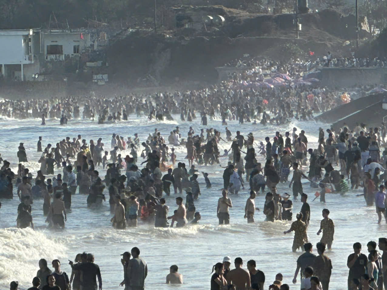 M&ugrave;ng 4 Tết, biển Vũng T&agrave;u lập kỷ lục về lượng kh&aacute;ch du xu&acirc;n- Ảnh 3.