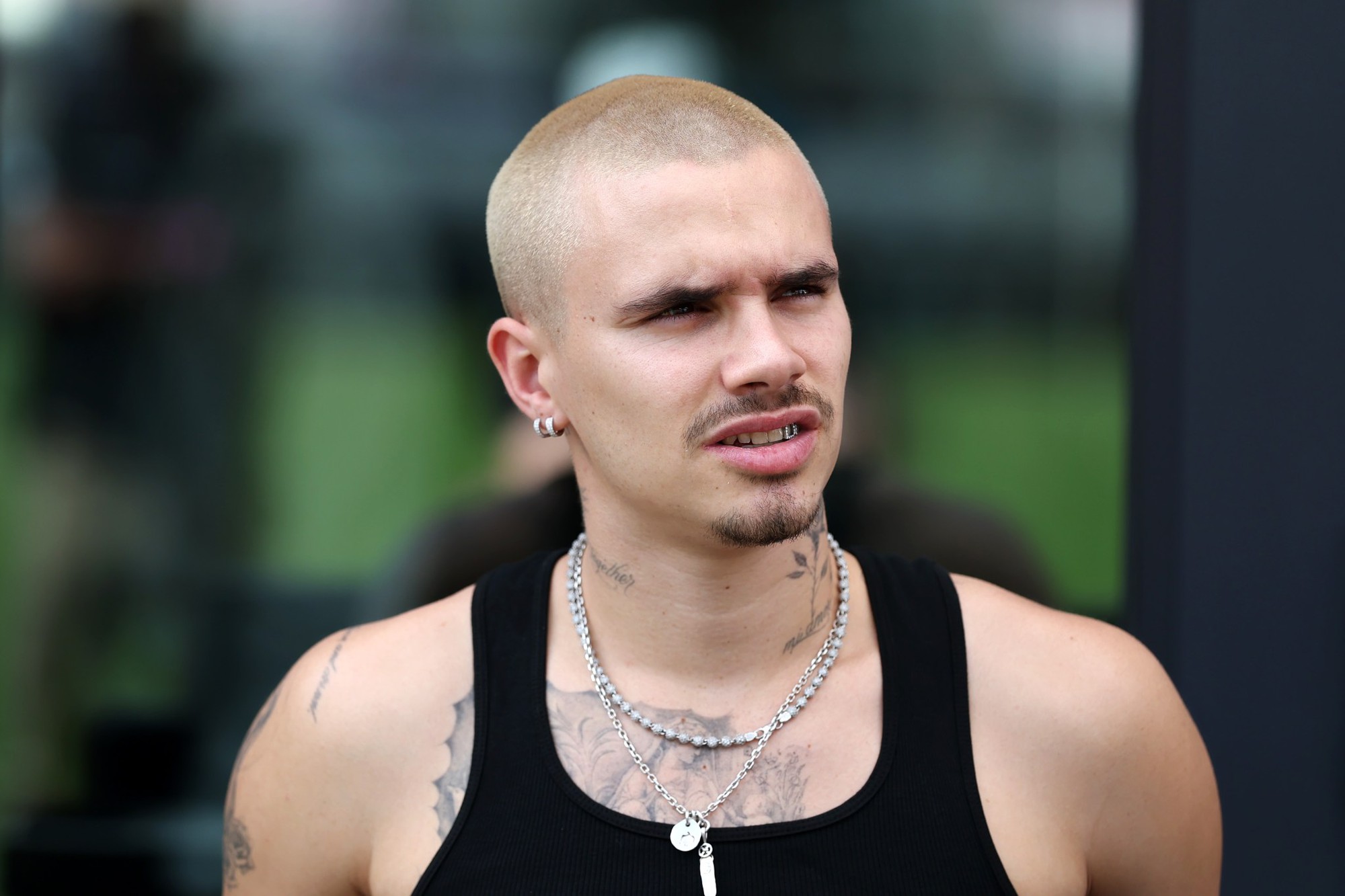 Hết đường cứu v&atilde;n: Romeo Beckham tuy&ecirc;n chiến