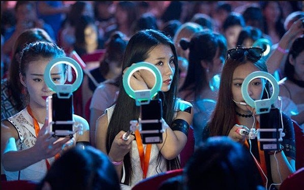 C&uacute; sốc marketing: KOL/KOC hết thời, SEO bị khai tử, doanh nghiệp phải nịnh nọt AI, những 'Influencer' quyền lực nhất thế giới với 800 triệu fan mỗi tuần- Ảnh 3.