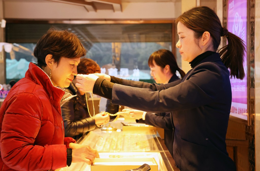 Năm 2026 mua v&agrave;ng m&agrave; kh&ocirc;ng biết điều n&agrave;y, th&agrave; đừng mua c&ograve;n hơn!- Ảnh 1.