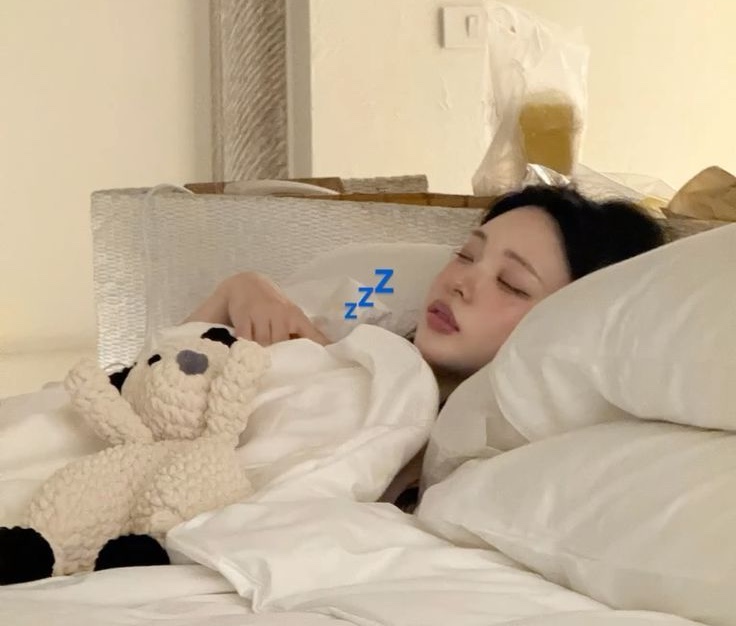 Tết rảnh mấy cũng kh&ocirc;ng ngủ kiểu n&agrave;y! B&aacute;c sĩ cảnh b&aacute;o: G&acirc;y vi&ecirc;m m&atilde;n t&iacute;nh, c&agrave;ng ngủ c&agrave;ng mệt nhưng nhiều người th&iacute;ch- Ảnh 1.