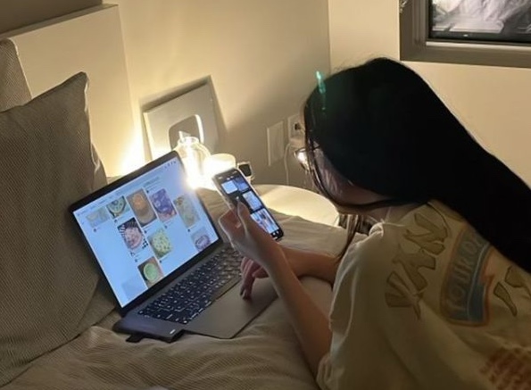 Tết rảnh mấy cũng kh&ocirc;ng ngủ kiểu n&agrave;y! B&aacute;c sĩ cảnh b&aacute;o: G&acirc;y vi&ecirc;m m&atilde;n t&iacute;nh, c&agrave;ng ngủ c&agrave;ng mệt nhưng nhiều người th&iacute;ch- Ảnh 2.