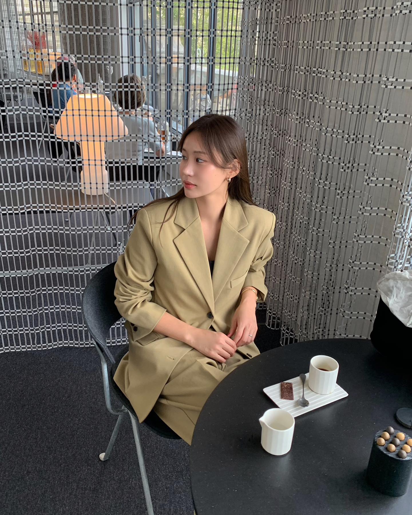 Thời tiết này mặc áo blazer là đẹp nhất: 5 công thức muốn áp dụng suốt Tết không chán- Ảnh 9.