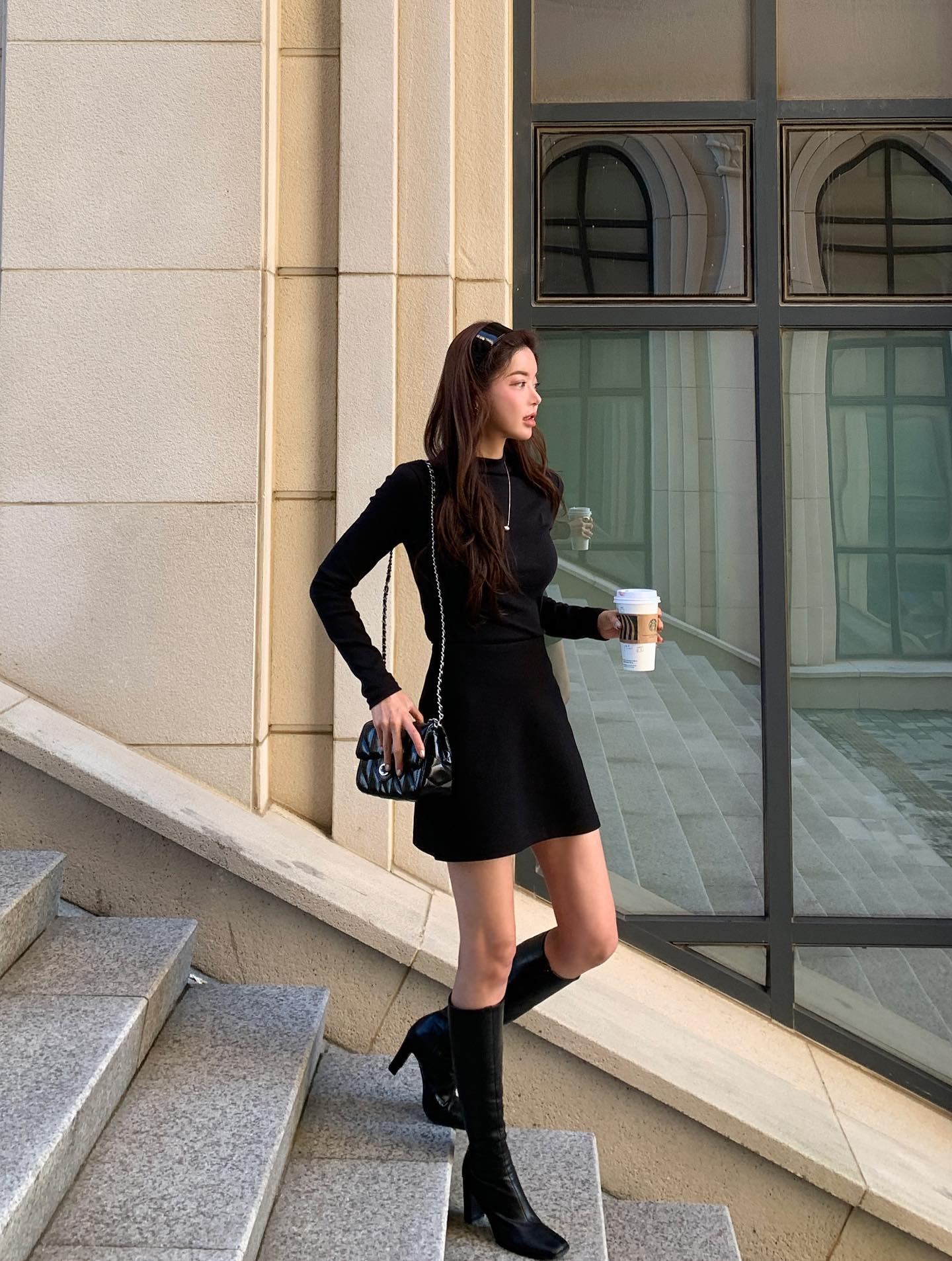 4 c&aacute;ch mặc &aacute;o d&agrave;i tay tuy đơn giản m&agrave; si&ecirc;u cuốn h&uacute;t- Ảnh 7.