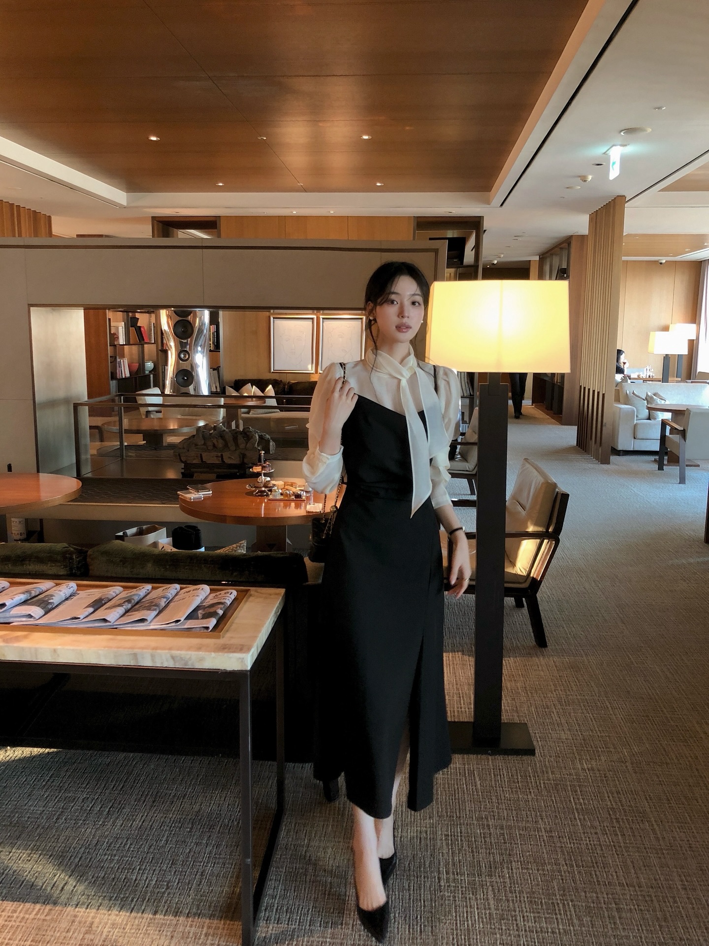 4 c&aacute;ch mặc &aacute;o d&agrave;i tay tuy đơn giản m&agrave; si&ecirc;u cuốn h&uacute;t- Ảnh 3.