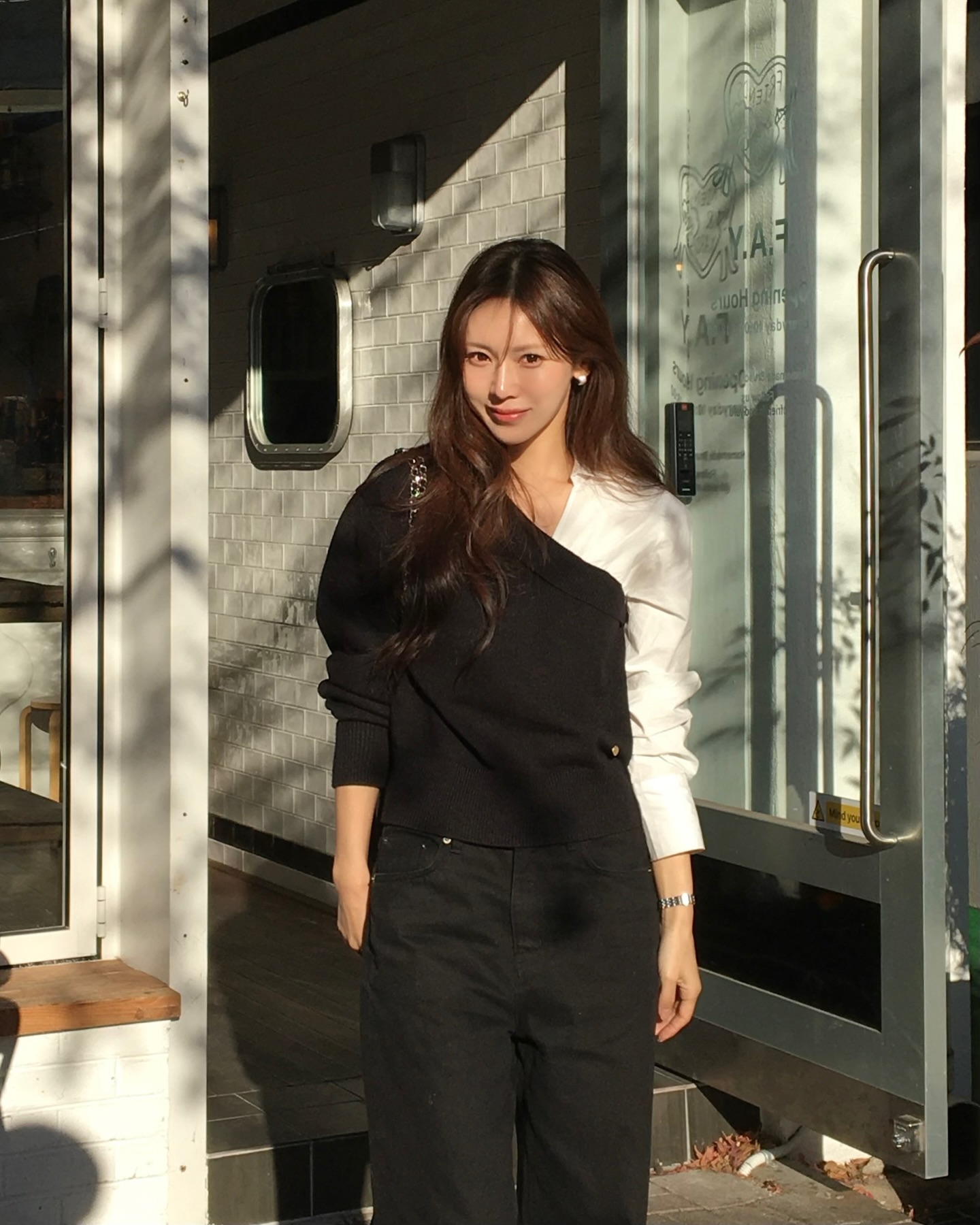 4 c&aacute;ch mặc &aacute;o d&agrave;i tay tuy đơn giản m&agrave; si&ecirc;u cuốn h&uacute;t- Ảnh 6.