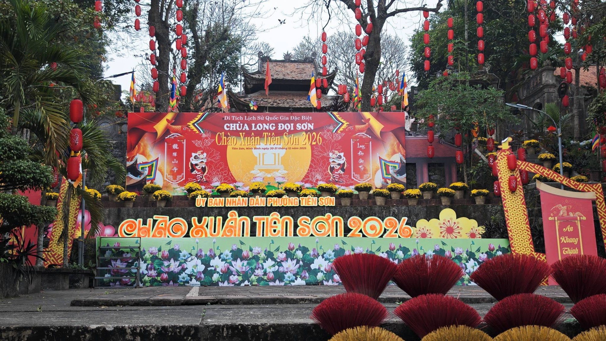 Ngọn n&uacute;i cao chưa đến 100m, được mệnh danh l&agrave; 