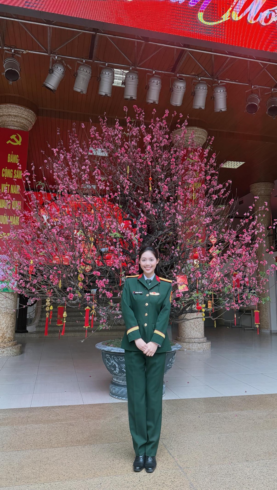 20 gi&acirc;y để đời của "&Aacute; hậu lọt top t&igrave;m kiếm c&ugrave;ng Đ&igrave;nh Bắc" tr&ecirc;n s&oacute;ng truyền h&igrave;nh quốc gia dịp Tết- Ảnh 5.