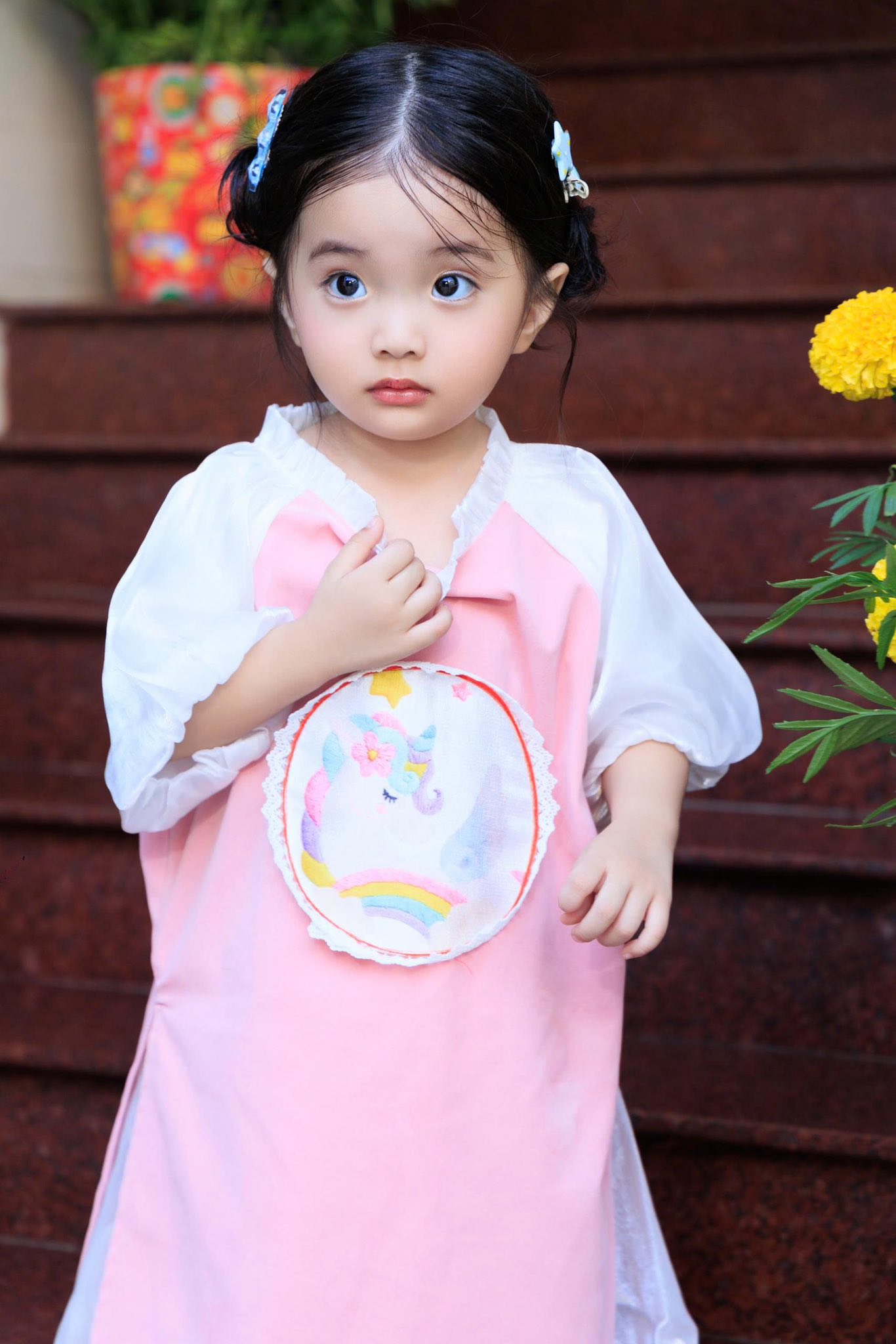 Lisa nhà Khánh Thi - Phan Hiển cười thì xinh yêu, lúc oà khóc "ăn vạ" ngày tết lại khiến anh trai bất lực phát khóc- Ảnh 7. Lisa nhà Khánh Thi - Phan Hiển cười thì xinh yêu, lúc oà khóc "ăn vạ" ngày tết lại khiến anh trai bất lực phát khóc- Ảnh 7.