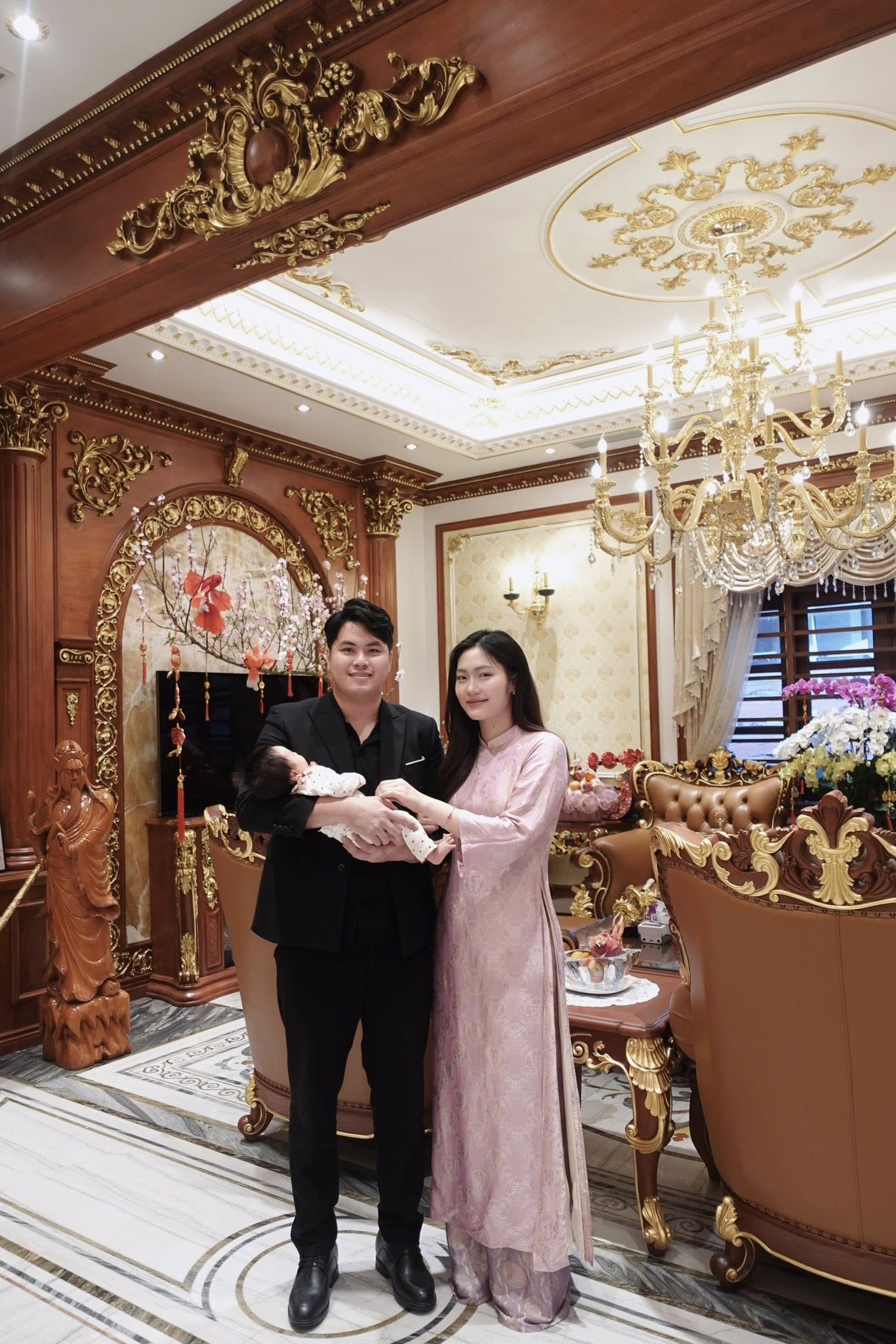 Hoa kh&ocirc;i b&oacute;ng chuyền Việt Hương khoe nhan sắc &ldquo;g&aacute;i một con&rdquo; xinh đẹp trong biệt thự lộng lẫy nh&agrave; chồng 