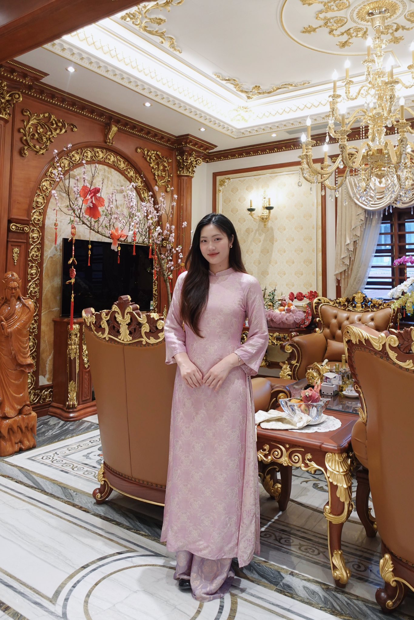 Hoa kh&ocirc;i b&oacute;ng chuyền Việt Hương khoe nhan sắc &ldquo;g&aacute;i một con&rdquo; xinh đẹp trong biệt thự lộng lẫy nh&agrave; chồng 