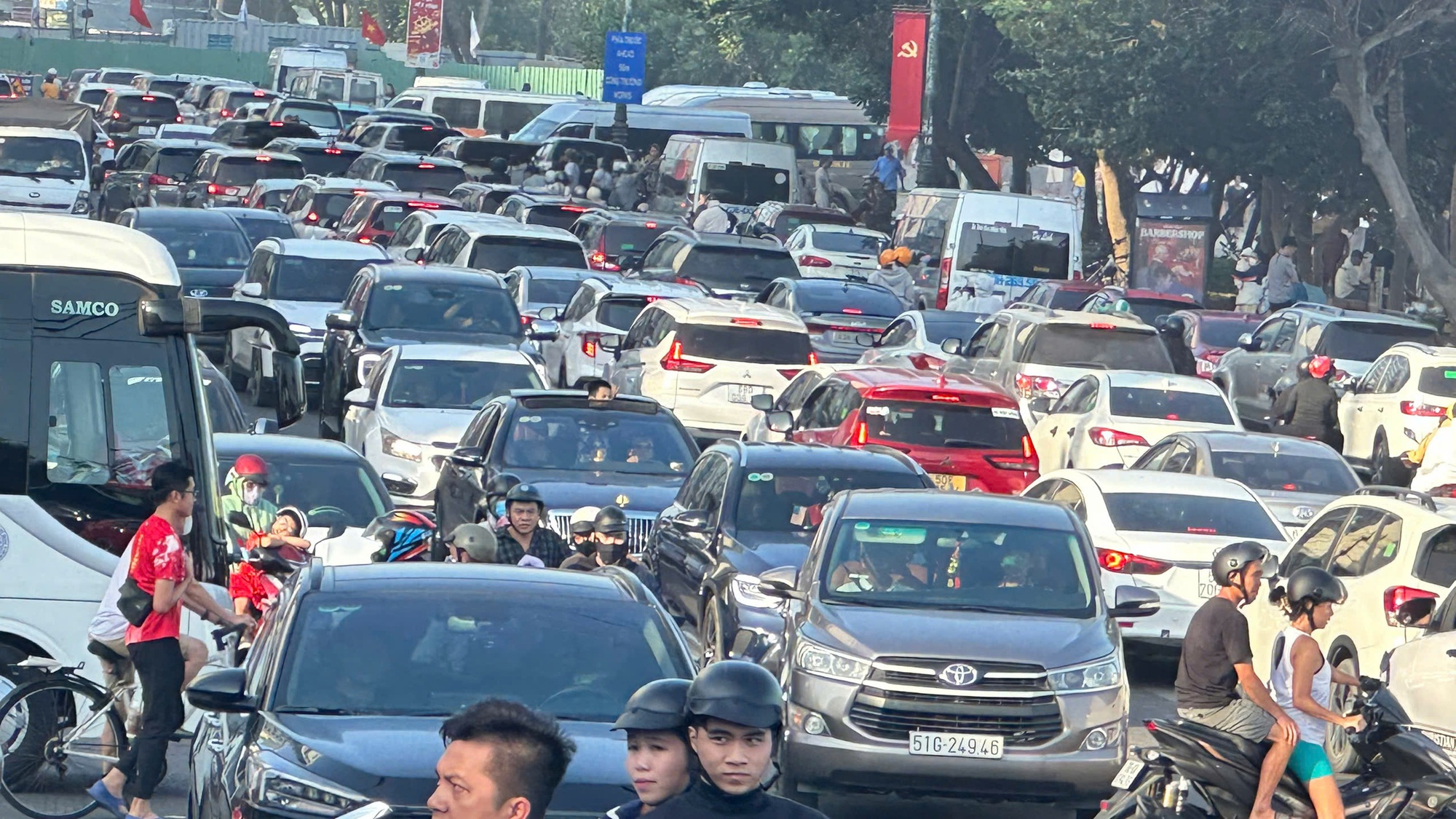 M&ugrave;ng 4 Tết, biển Vũng T&agrave;u lập kỷ lục về lượng kh&aacute;ch du xu&acirc;n- Ảnh 1.