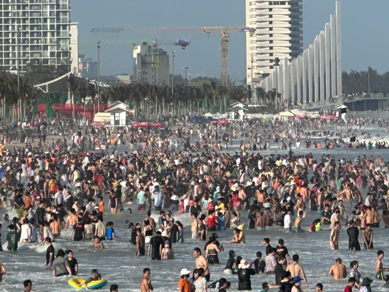 M&ugrave;ng 4 Tết, biển Vũng T&agrave;u lập kỷ lục về lượng kh&aacute;ch du xu&acirc;n- Ảnh 2.