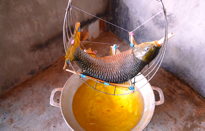 Về Hưng Y&ecirc;n tận thấy cỗ khao l&atilde;o với c&aacute; ch&eacute;p nằm v&otilde;ng chế biến suốt 10 tiếng- Ảnh 3.