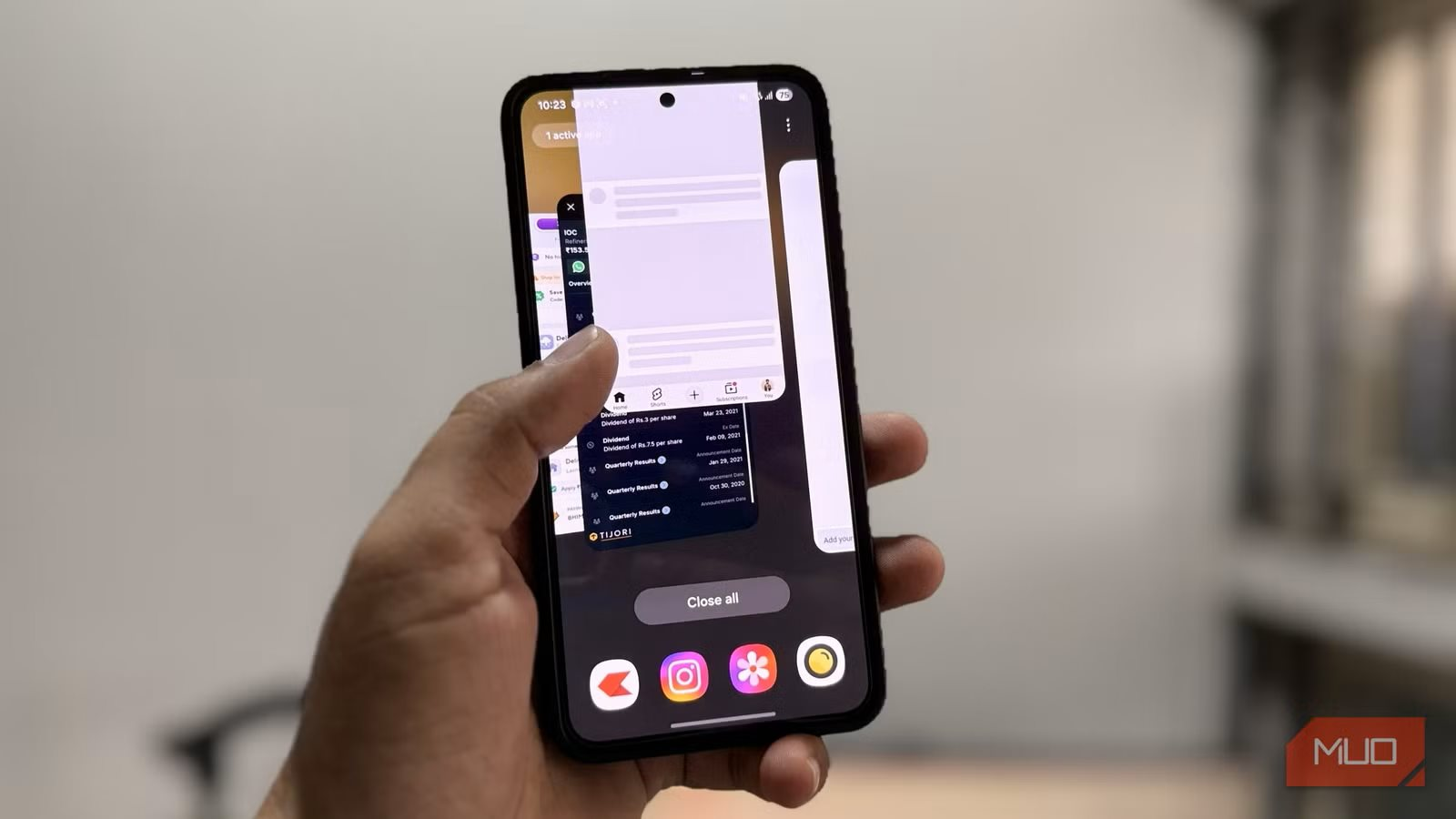 Mọi người n&ecirc;n bỏ th&oacute;i quen "vuốt vuốt" kiểu n&agrave;y khi d&ugrave;ng điện thoại: Cứ nghĩ l&agrave; hay nhưng "qu&ecirc; m&ugrave;a" lắm- Ảnh 3.