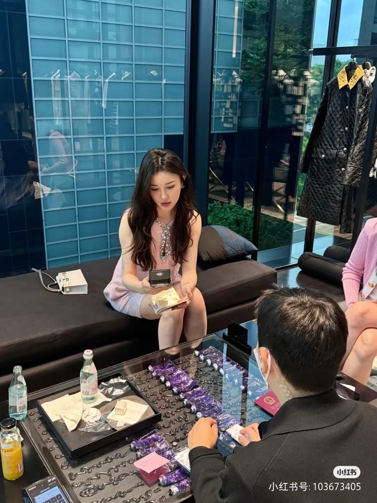 Quy luật ngầm của sale b&aacute;n h&agrave;ng xa xỉ - kh&ocirc;ng cần b&aacute;n vẫn c&oacute; người mua: The Art of Sarah "b&oacute;c sạch"- Ảnh 5.