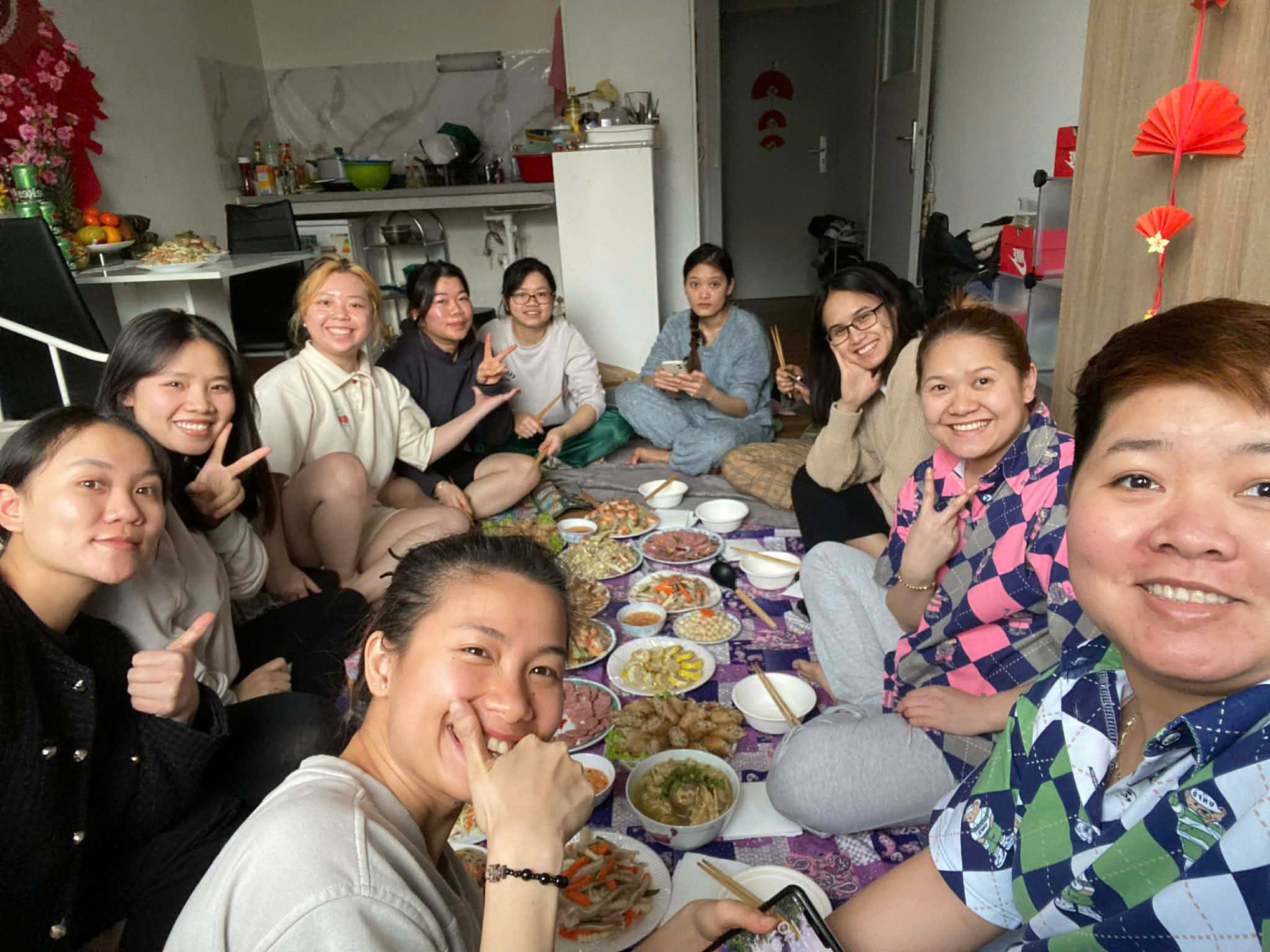 Tết Việt của du học sinh xa nh&agrave;: "Cơ thể m&igrave;nh ở nước ngo&agrave;i nhưng t&acirc;m tr&iacute; lại ở Việt Nam"- Ảnh 9.