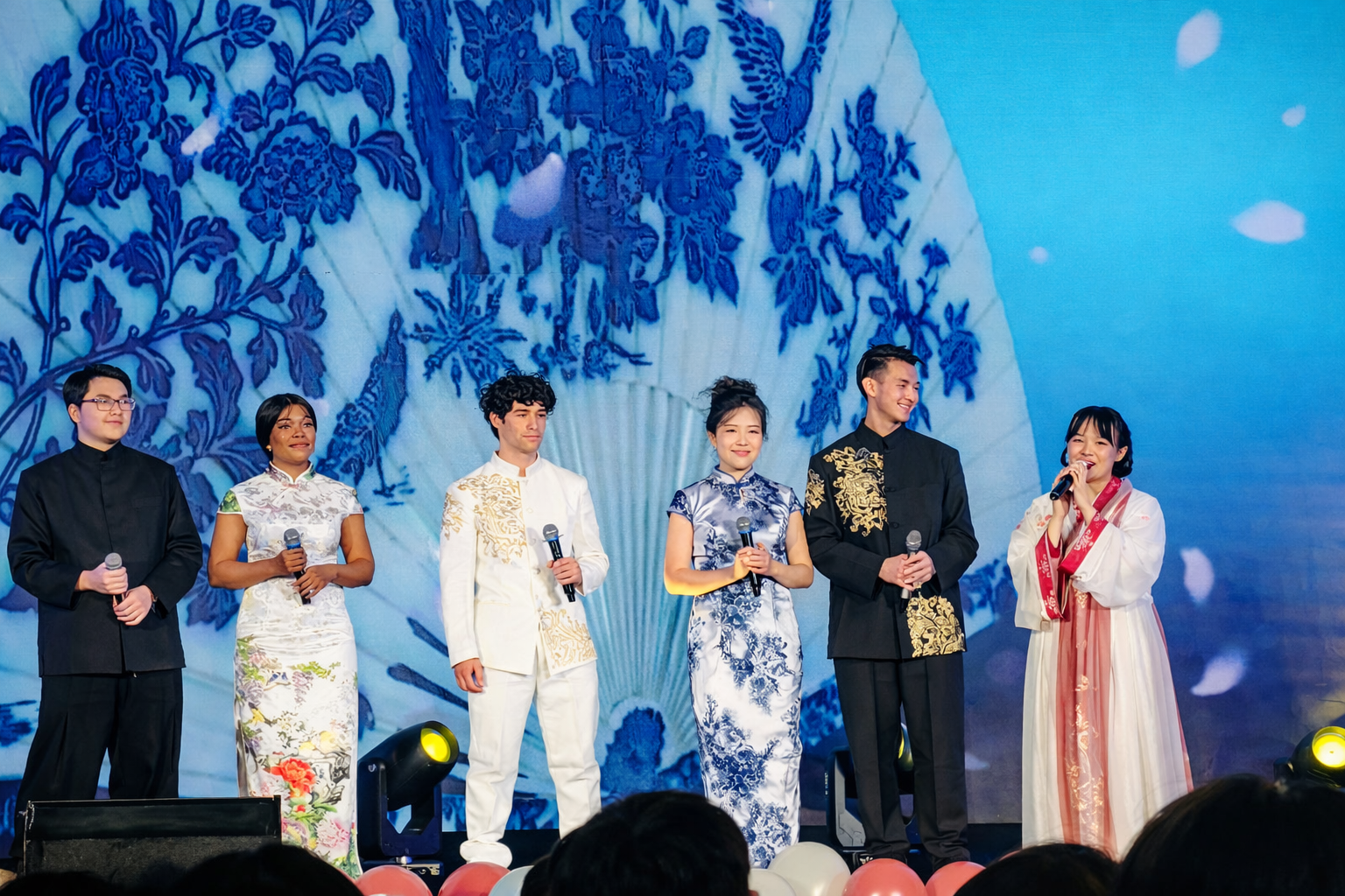 Tết Việt của du học sinh xa nh&agrave;: "Cơ thể m&igrave;nh ở nước ngo&agrave;i nhưng t&acirc;m tr&iacute; lại ở Việt Nam"- Ảnh 6.