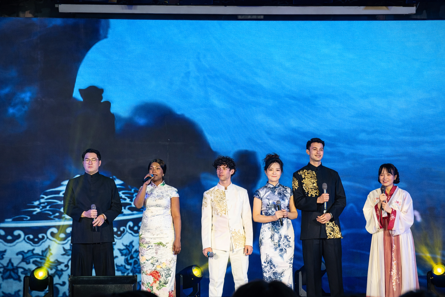 Tết Việt của du học sinh xa nh&agrave;: "Cơ thể m&igrave;nh ở nước ngo&agrave;i nhưng t&acirc;m tr&iacute; lại ở Việt Nam"- Ảnh 5.