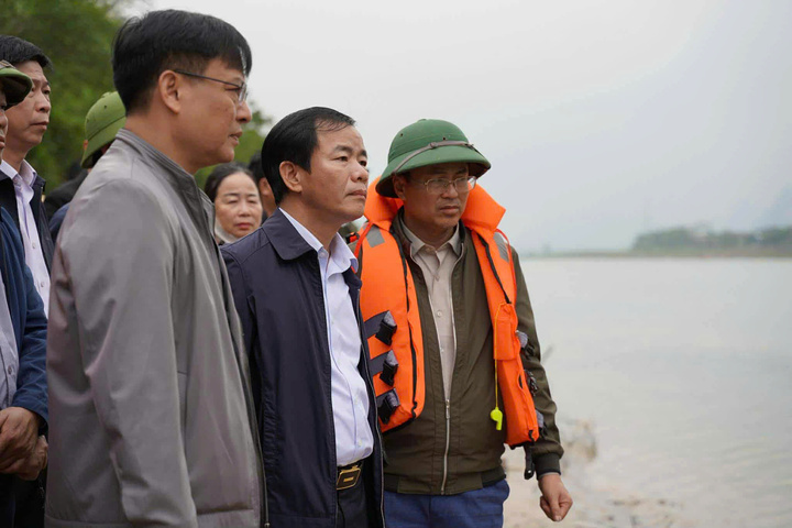 Lật thuyền tr&ecirc;n s&ocirc;ng Gianh, 2 người mất t&iacute;ch: T&igrave;m thấy thi thể một nạn nh&acirc;n- Ảnh 2.