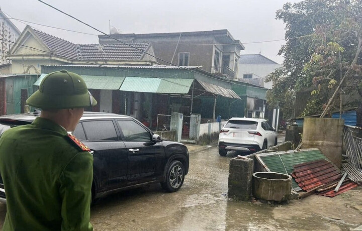 Đỗ xe chặn lối đi c&ograve;n th&aacute;ch thức 'đỗ đến mai': Ảo tưởng gi&agrave;u c&oacute; đứng tr&ecirc;n luật ph&aacute;p- Ảnh 1.