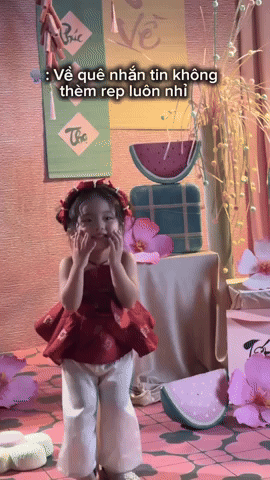 Lisa nhà Khánh Thi - Phan Hiển cười thì xinh yêu, lúc oà khóc "ăn vạ" ngày tết lại khiến anh trai bất lực phát khóc- Ảnh 1. Lisa nhà Khánh Thi - Phan Hiển cười thì xinh yêu, lúc oà khóc "ăn vạ" ngày tết lại khiến anh trai bất lực phát khóc- Ảnh 1.