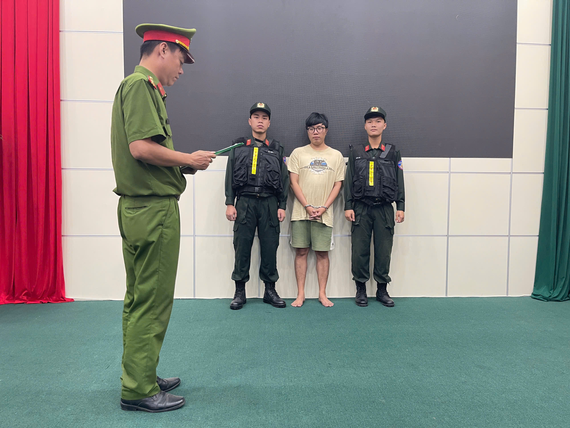 "Đại gia" Trương Nhật Phương khai g&igrave; sau khi lừa h&agrave;ng trăm phụ nữ "quan hệ" v&agrave; quay clip?- Ảnh 2.