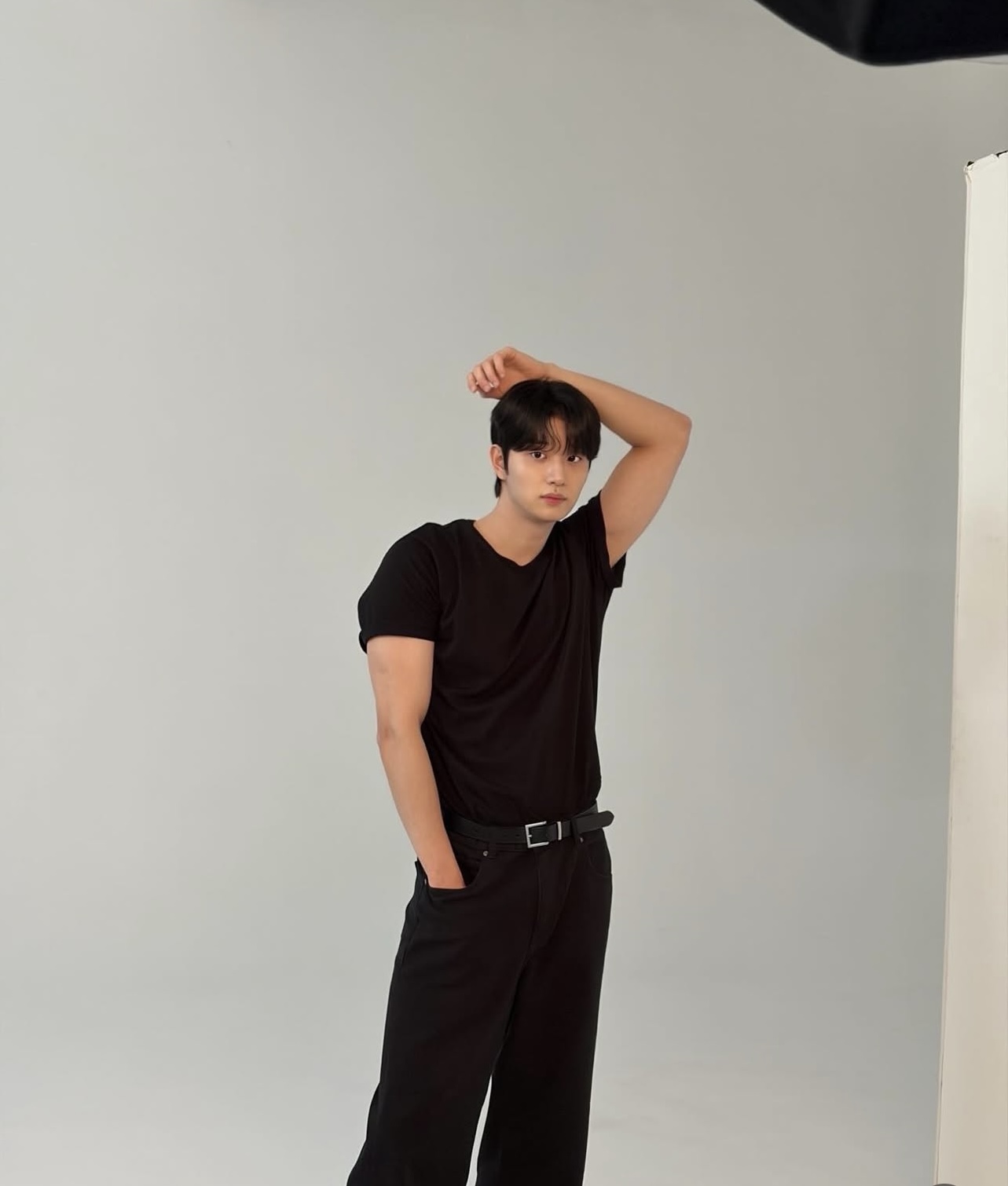 "Hồng h&agrave;i nhi" cao gần 1m9 đang hot: Mặt thư sinh, body cực đỉnh- Ảnh 11.