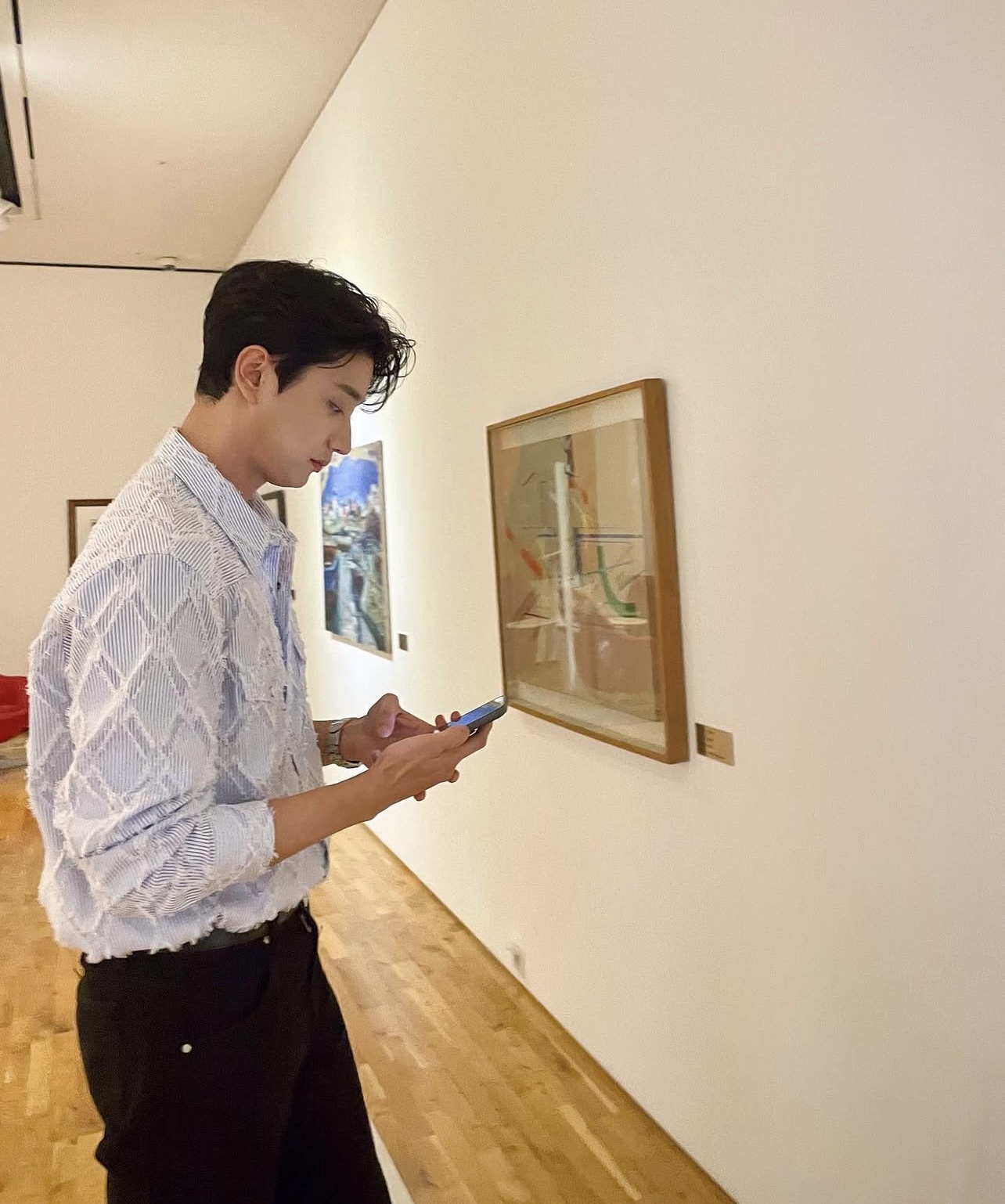 "Hồng h&agrave;i nhi" cao gần 1m9 đang hot: Mặt thư sinh, body cực đỉnh- Ảnh 13.