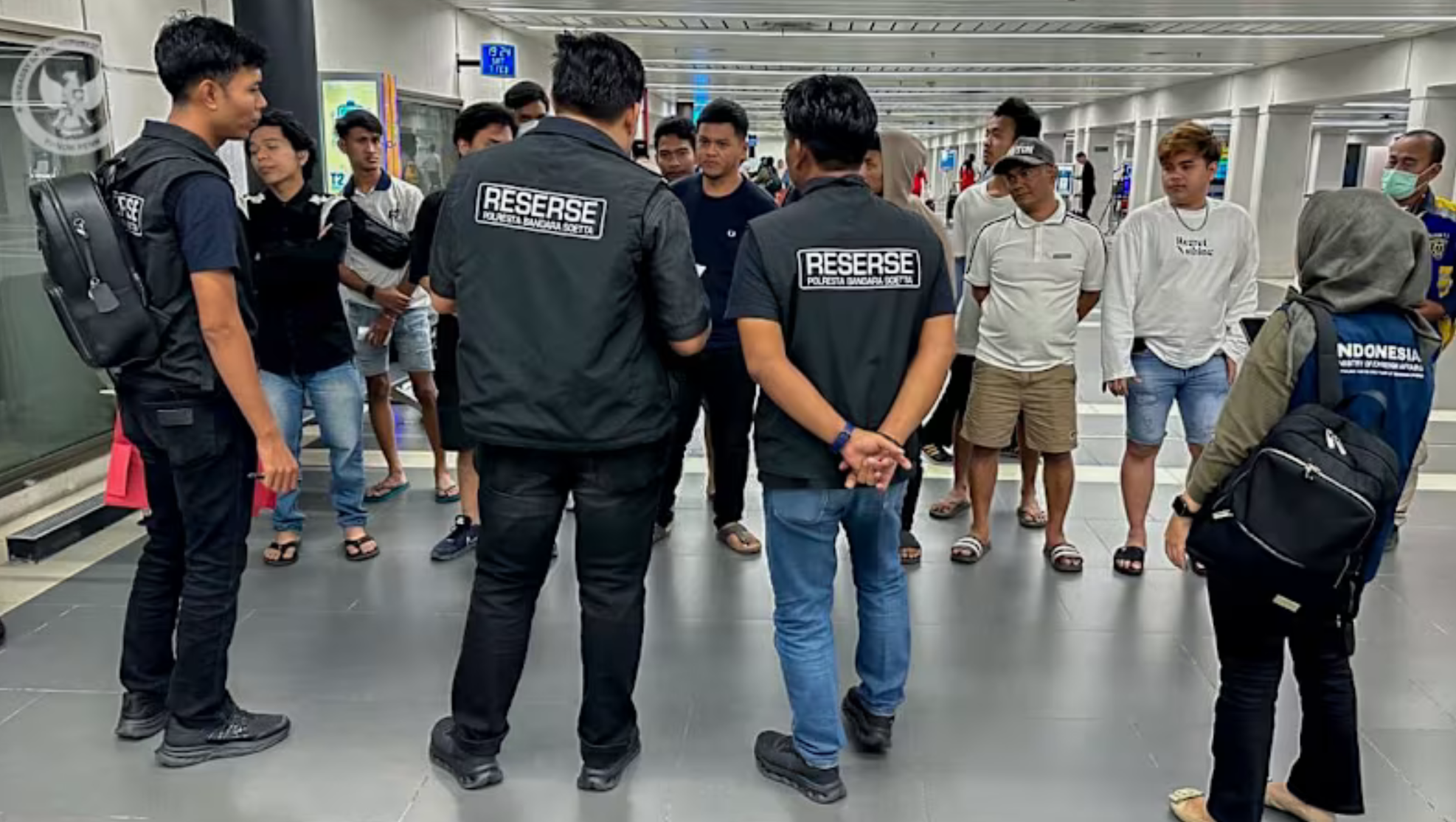 Indonesia hồi hương c&ocirc;ng d&acirc;n từ c&aacute;c trung t&acirc;m lừa đảo ở Campuchia- Ảnh 2.