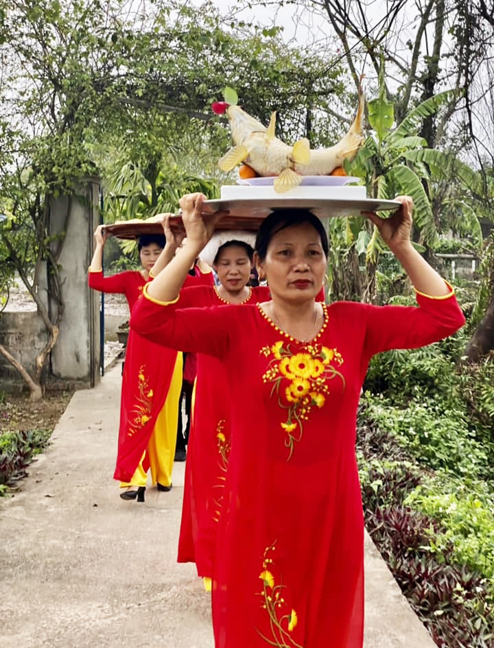 Về Hưng Y&ecirc;n tận thấy cỗ khao l&atilde;o với c&aacute; ch&eacute;p nằm v&otilde;ng chế biến suốt 10 tiếng- Ảnh 12.