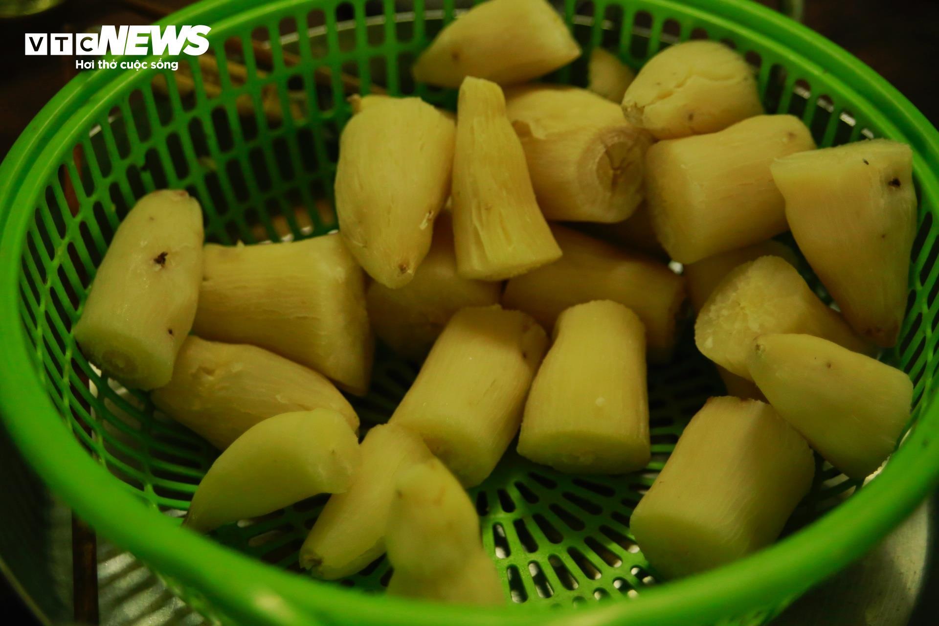 B&iacute; quyết l&agrave;m m&oacute;n 'mứt nh&agrave; ngh&egrave;o' ngon nức tiếng của cụ b&agrave; gần 90 tuổi ở Huế- Ảnh 2.