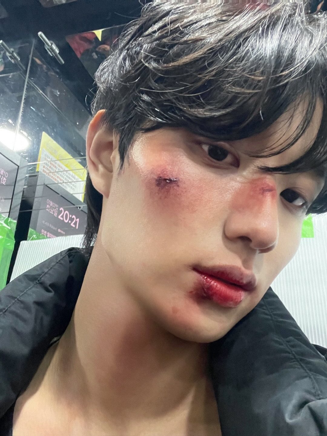 "Hồng h&agrave;i nhi" cao gần 1m9 đang hot: Mặt thư sinh, body cực đỉnh- Ảnh 2.