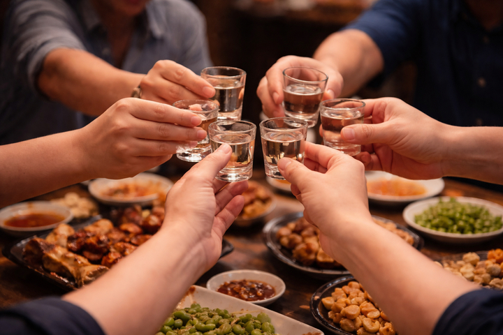 B&aacute;c sĩ cảnh b&aacute;o dễ nhầm cơn say với ngộ độc rượu dịp Tết- Ảnh 1.