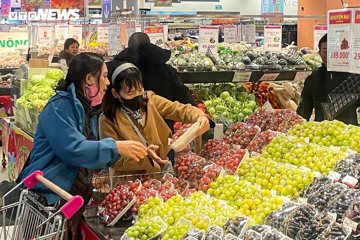 M&ugrave;ng 4 Tết, trung t&acirc;m thương mại ở H&agrave; Nội đ&ocirc;ng nghịt kh&aacute;ch- Ảnh 17.