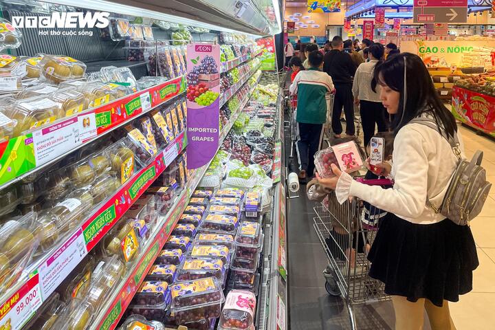 M&ugrave;ng 4 Tết, trung t&acirc;m thương mại ở H&agrave; Nội đ&ocirc;ng nghịt kh&aacute;ch- Ảnh 15.