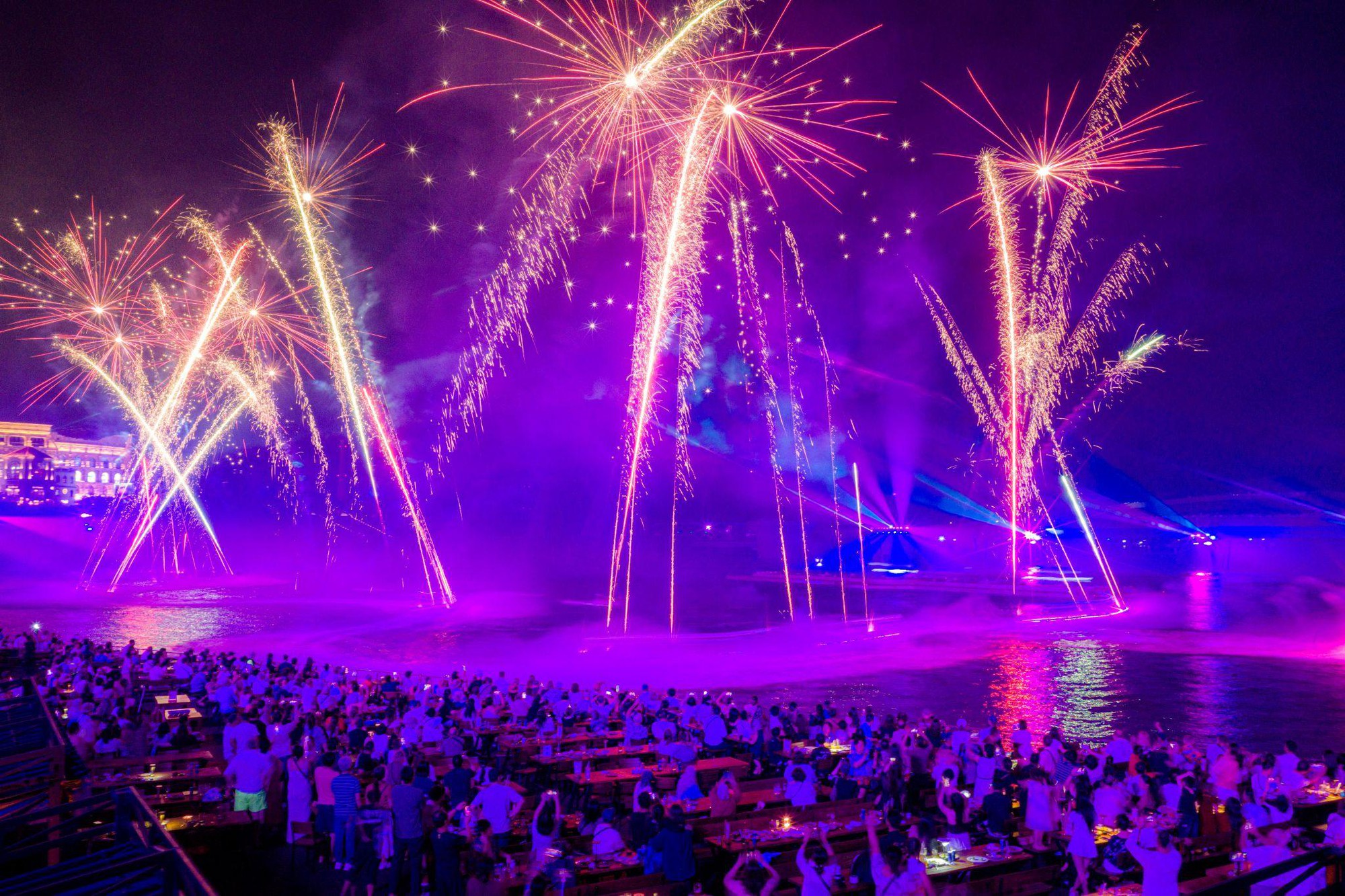 Cửa ng&otilde; h&agrave;ng kh&ocirc;ng đảo Ngọc đạt đỉnh với 93 chuyến bay, b&ugrave;ng nổ du kh&aacute;ch, tấp nập kh&aacute;ch quốc tế dịp Tết Nguy&ecirc;n đ&aacute;n- Ảnh 2.