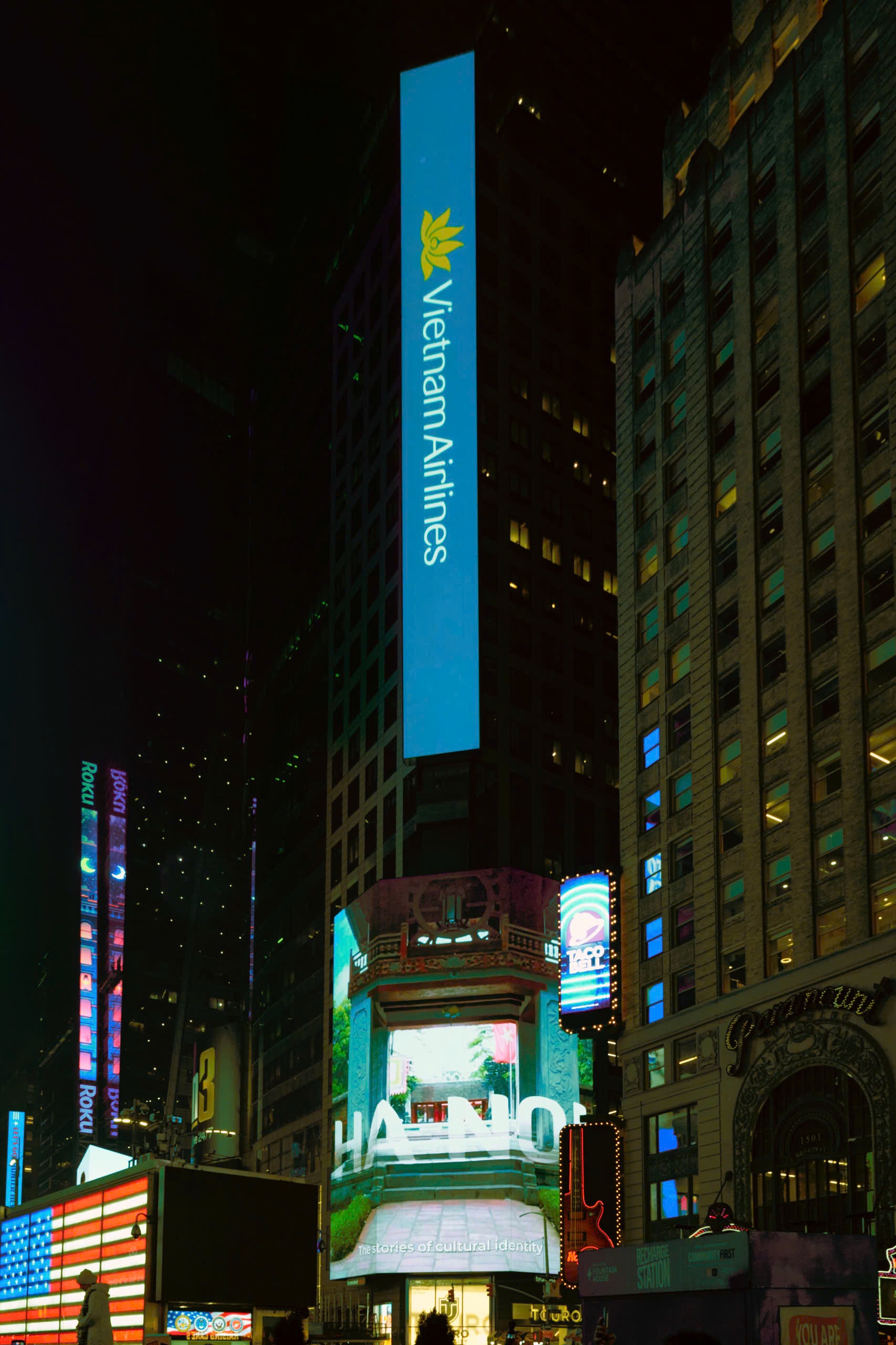 Khi h&igrave;nh ảnh đất nước Việt Nam tỏa s&aacute;ng tại Times Square dịp Tết- Ảnh 1.